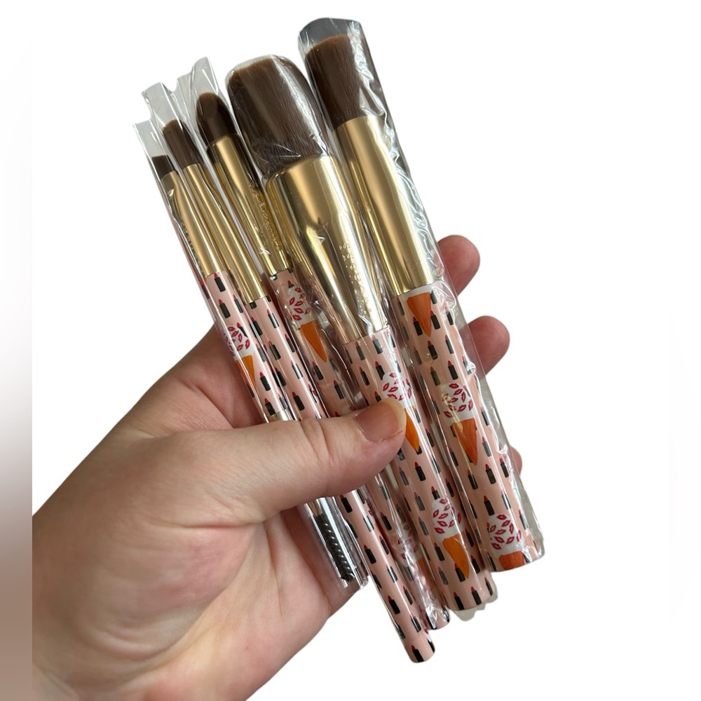 SALE Bouffants & Broken Hearts Sephora Berry Kissable Brush Set Ltd Edition NWT - Picture 6 of 10